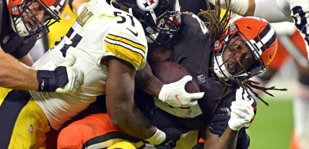 Steelers triumph over Browns 26-22